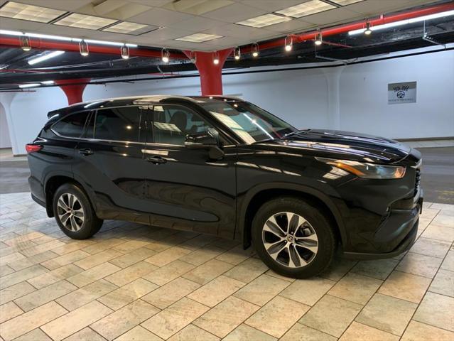 used 2022 Toyota Highlander car, priced at $35,977