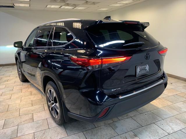 used 2022 Toyota Highlander car, priced at $35,977