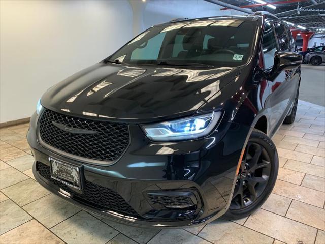 used 2022 Chrysler Pacifica car, priced at $33,477
