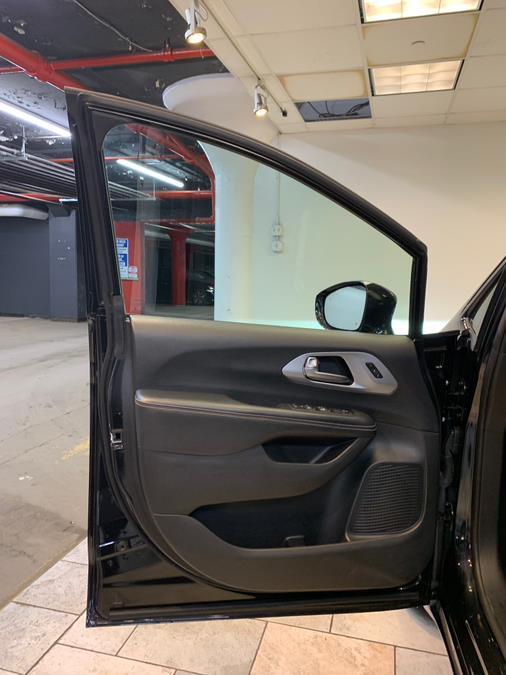 used 2022 Chrysler Pacifica car, priced at $33,477