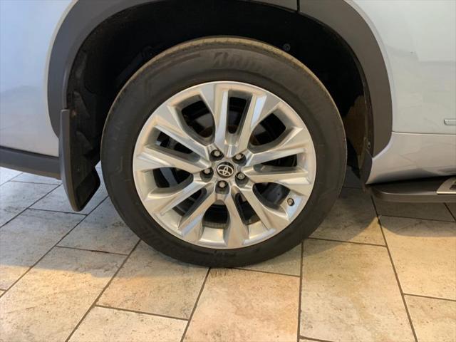 used 2022 Toyota Highlander car, priced at $37,777