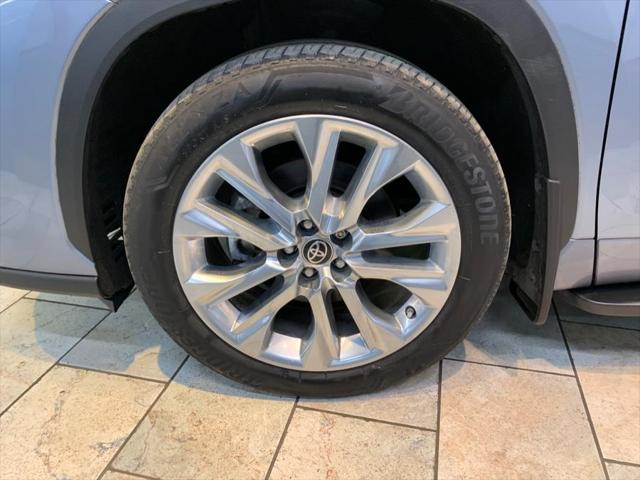 used 2022 Toyota Highlander car, priced at $37,777