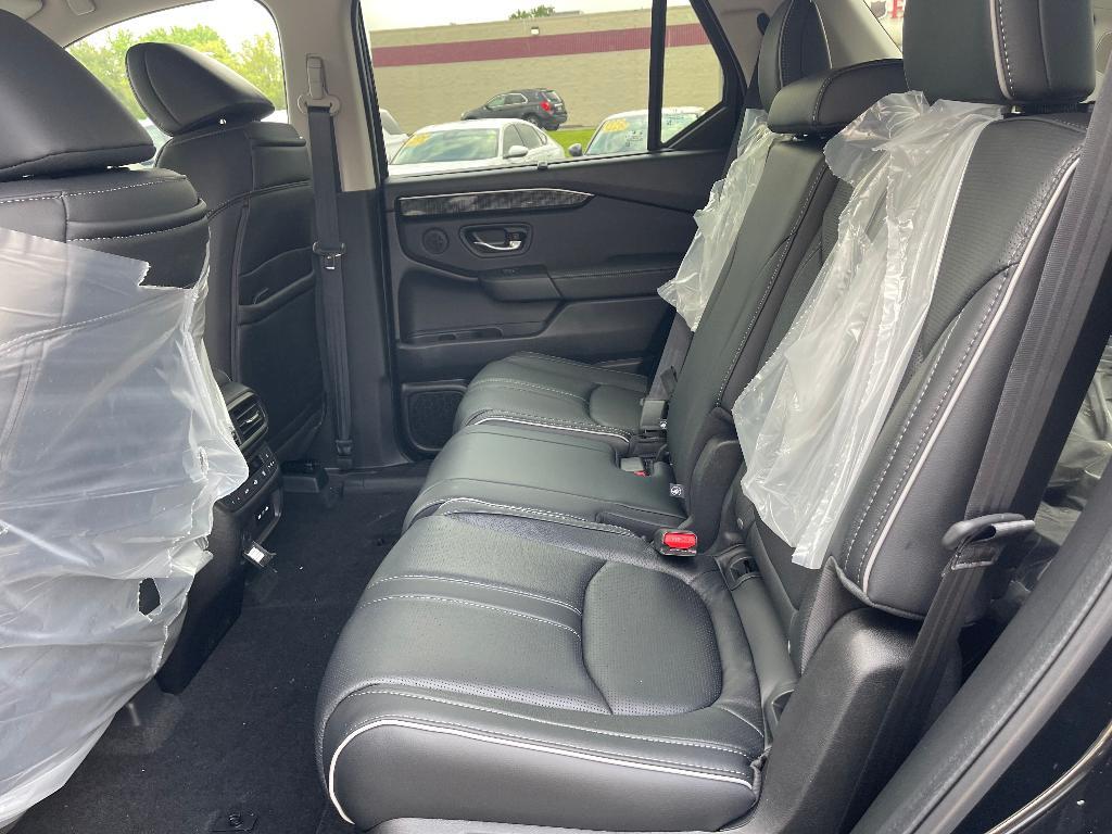 new 2025 Honda Pilot car, priced at $51,299