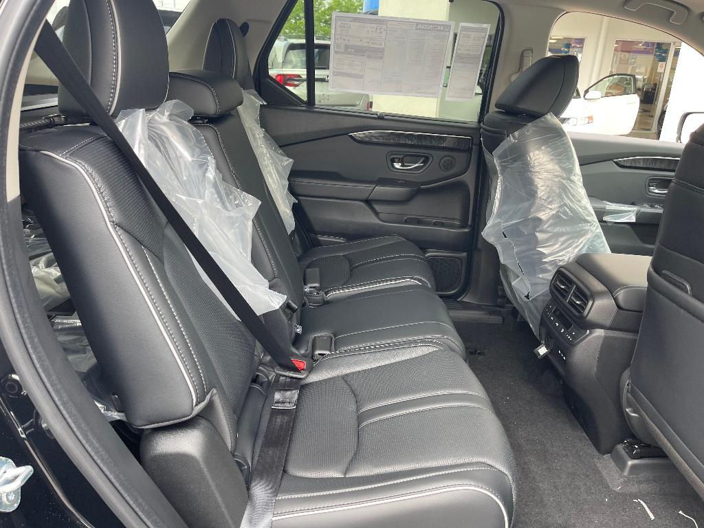 new 2025 Honda Pilot car, priced at $51,299