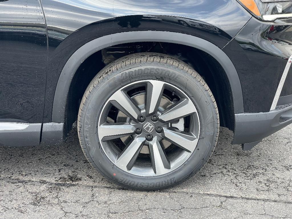 new 2025 Honda Pilot car, priced at $51,299