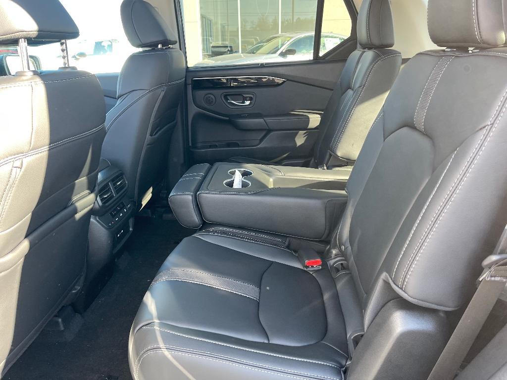new 2025 Honda Pilot car, priced at $51,670