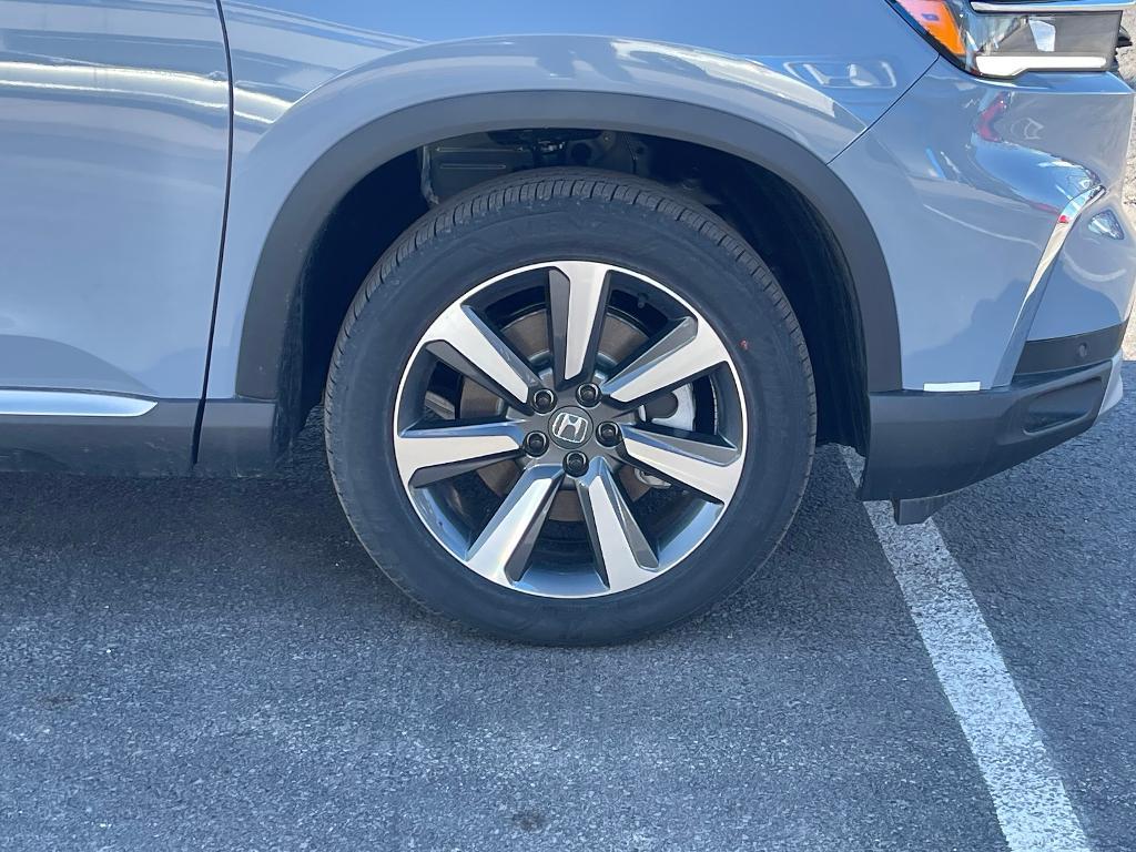 new 2025 Honda Pilot car, priced at $51,670