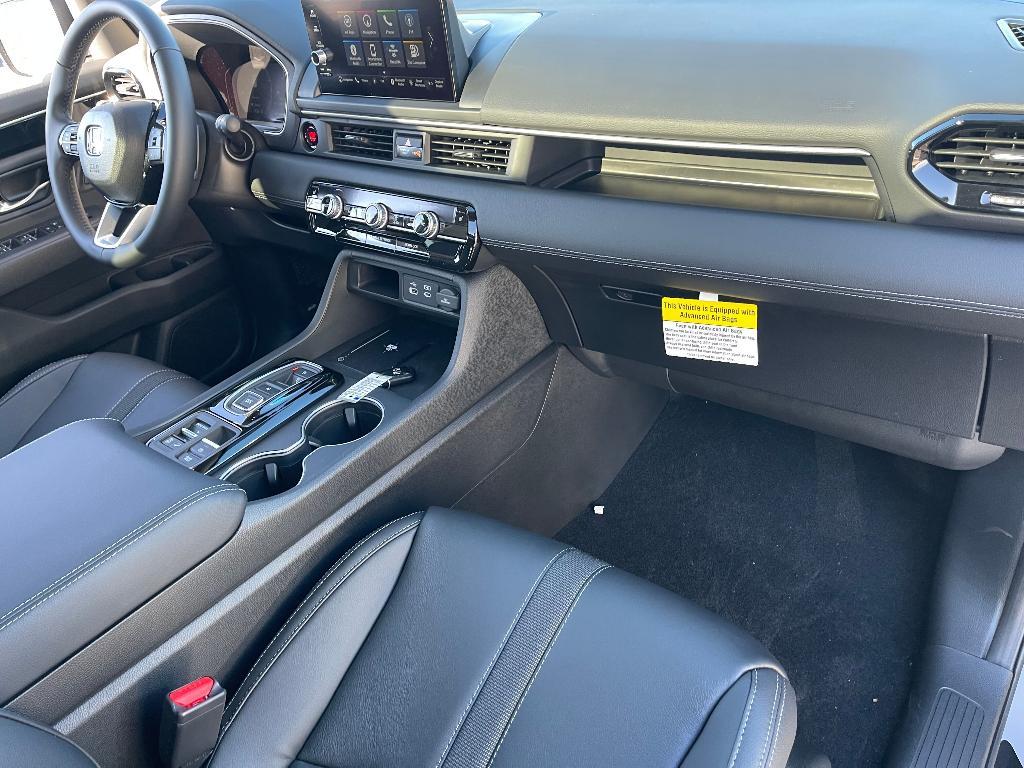 new 2025 Honda Pilot car, priced at $51,670