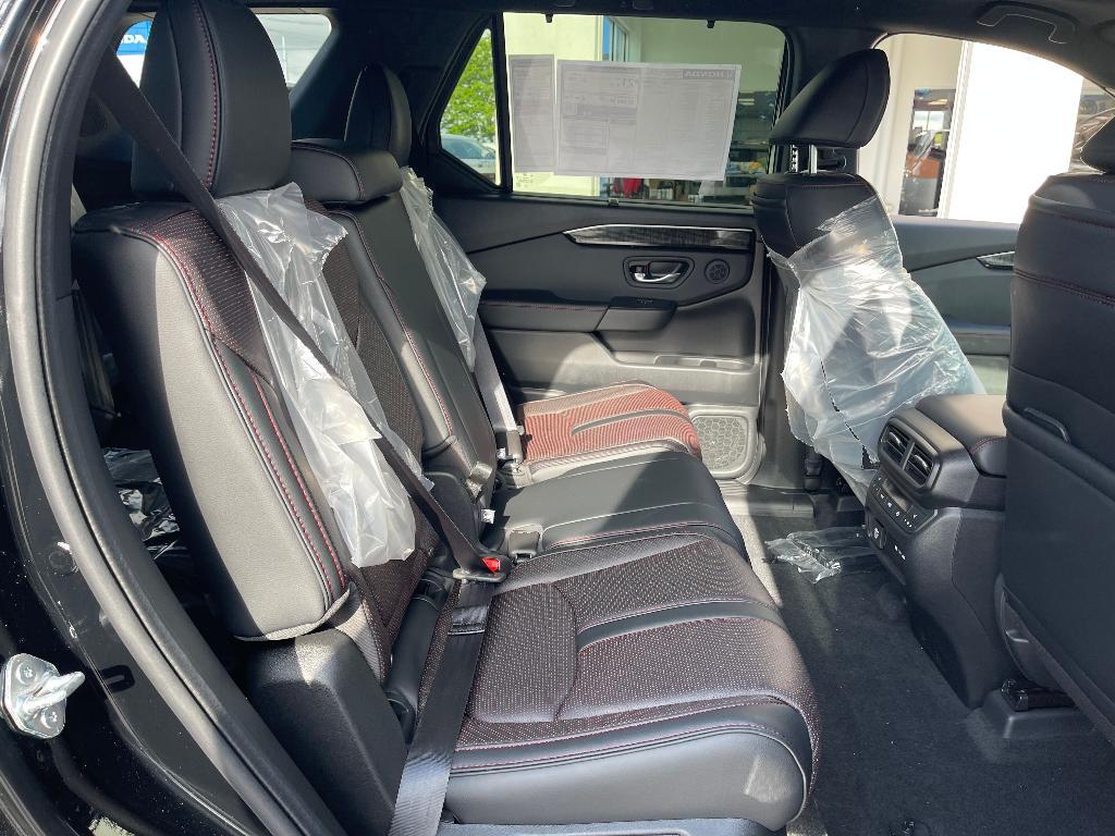 new 2025 Honda Pilot car, priced at $52,004