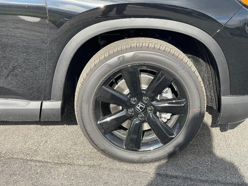 new 2025 Honda Pilot car, priced at $52,004