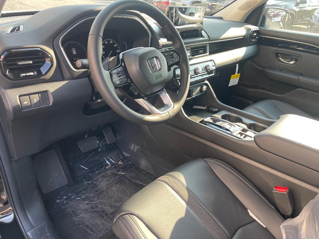 new 2025 Honda Pilot car, priced at $45,144