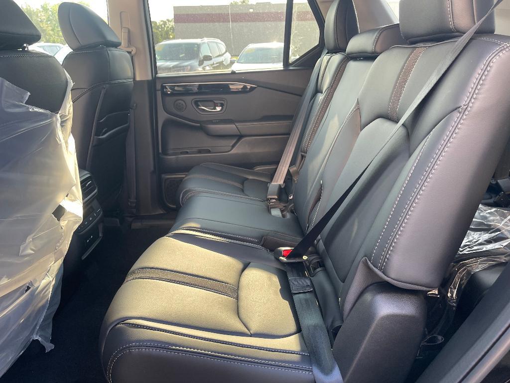new 2025 Honda Pilot car, priced at $45,144