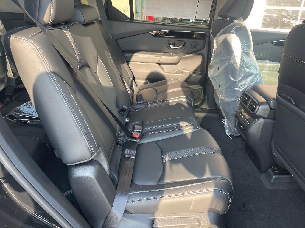 new 2025 Honda Pilot car, priced at $45,144