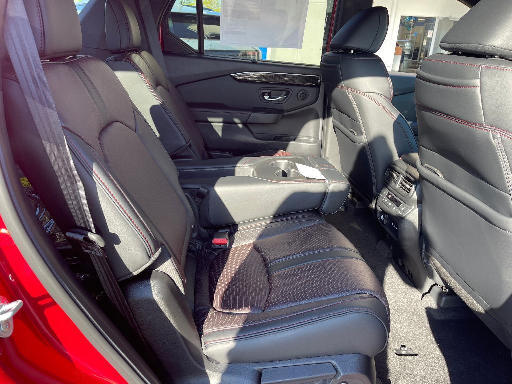 new 2025 Honda Pilot car, priced at $52,081