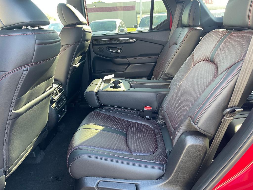 new 2025 Honda Pilot car, priced at $52,081