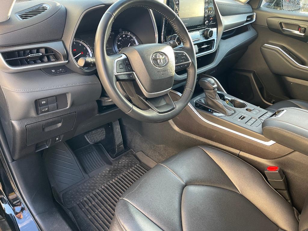used 2022 Toyota Highlander car, priced at $35,995