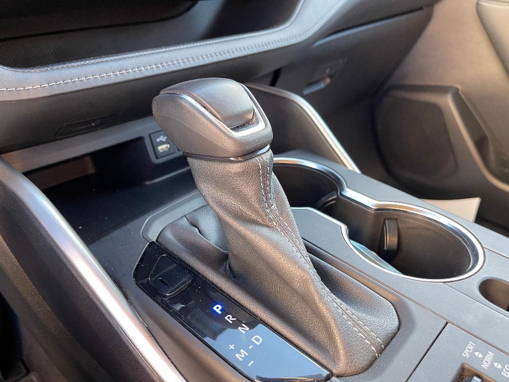 used 2022 Toyota Highlander car, priced at $35,995