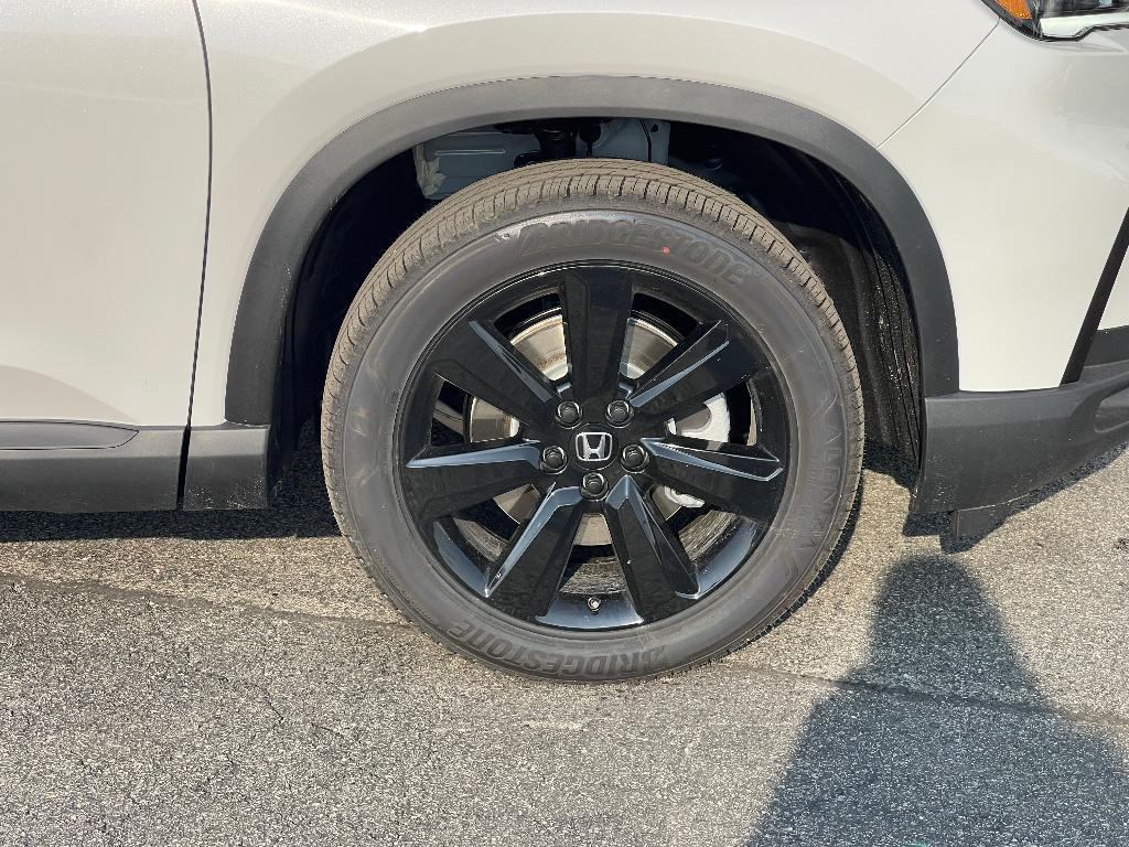 new 2025 Honda Pilot car, priced at $52,903