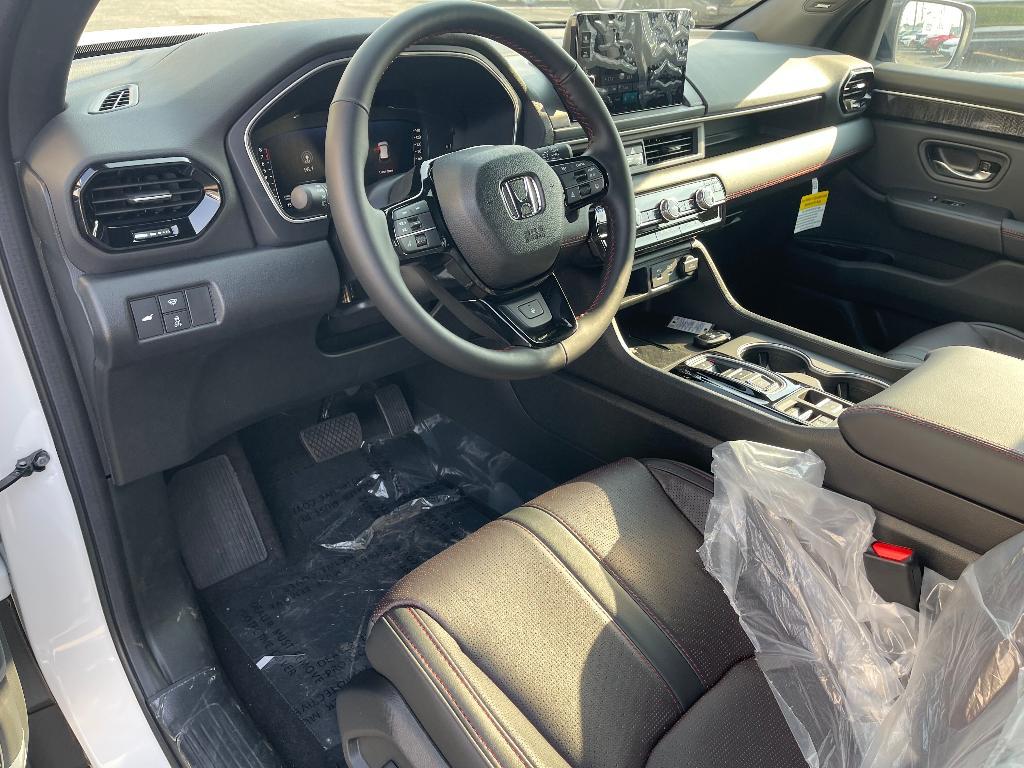 new 2025 Honda Pilot car, priced at $52,903