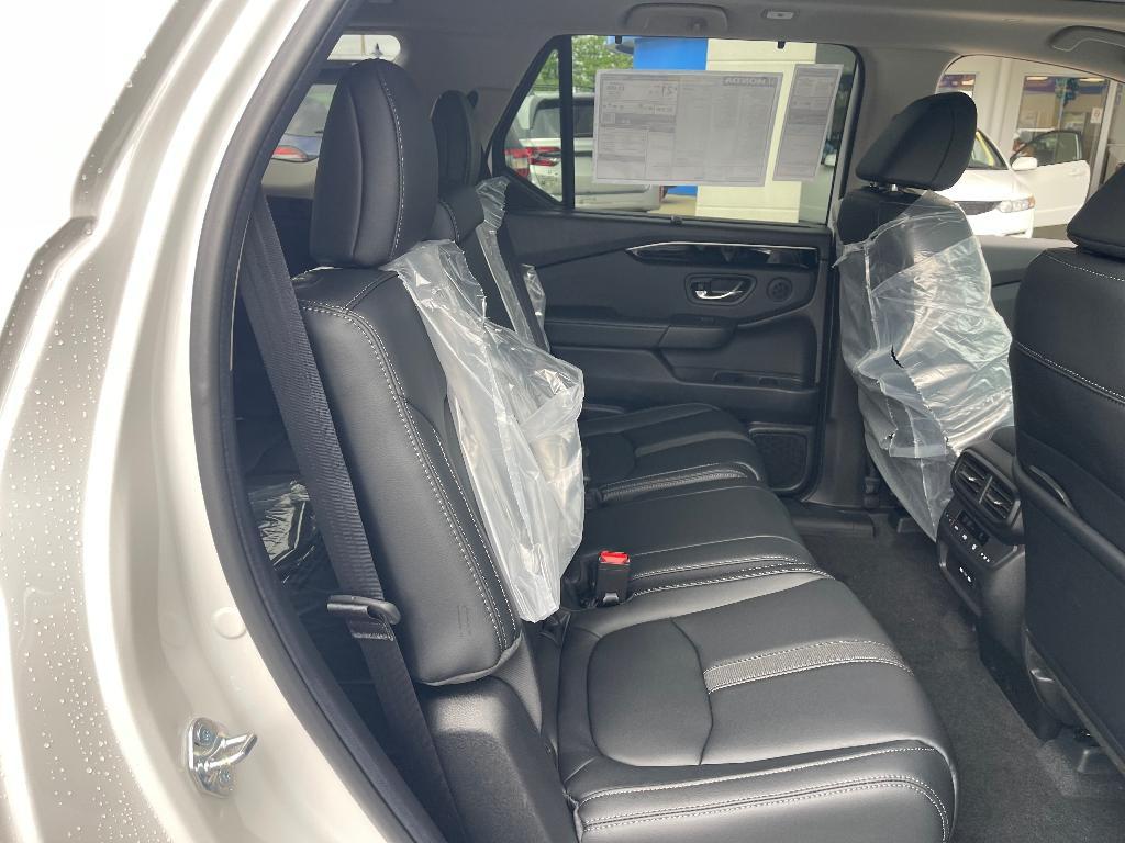 new 2025 Honda Pilot car, priced at $46,303