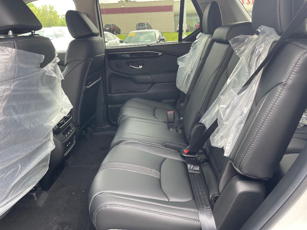 new 2025 Honda Pilot car, priced at $46,303