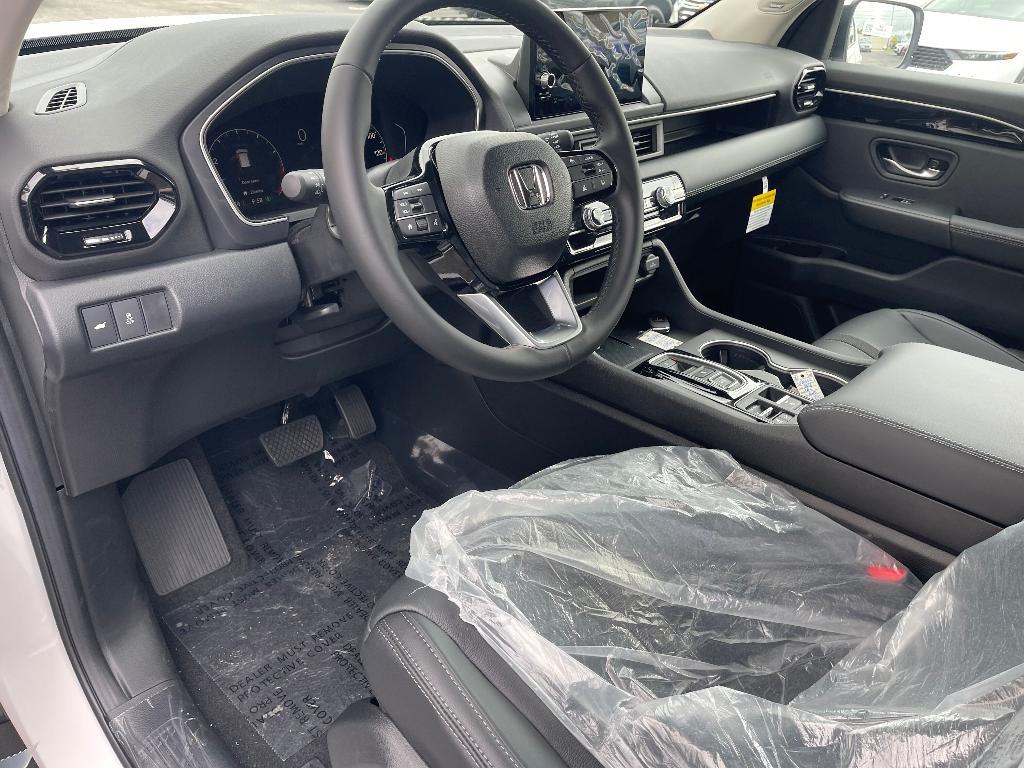 new 2025 Honda Pilot car, priced at $46,303