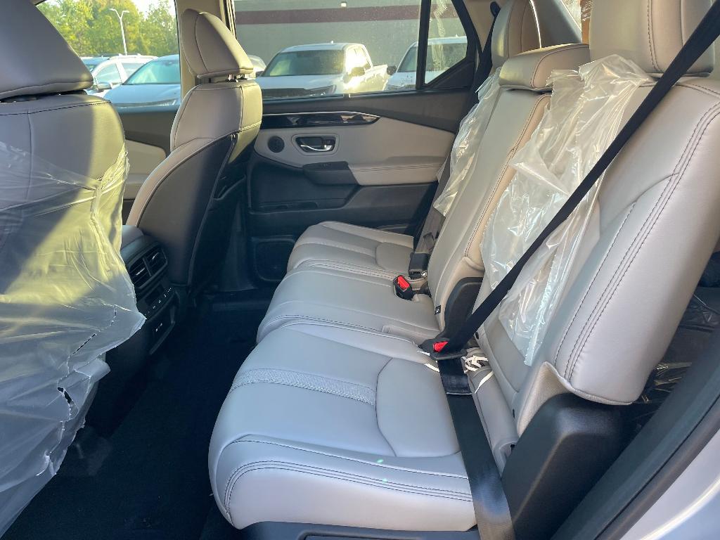 new 2025 Honda Pilot car, priced at $44,915