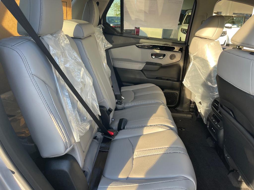 new 2025 Honda Pilot car, priced at $44,915