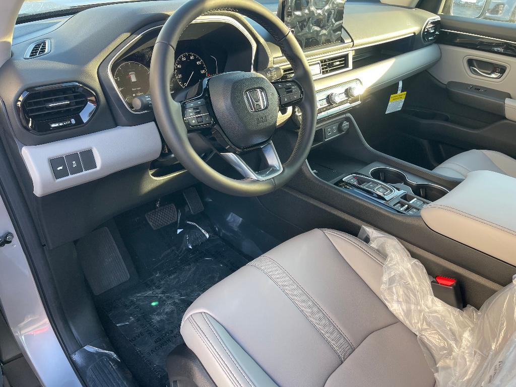 new 2025 Honda Pilot car, priced at $44,915