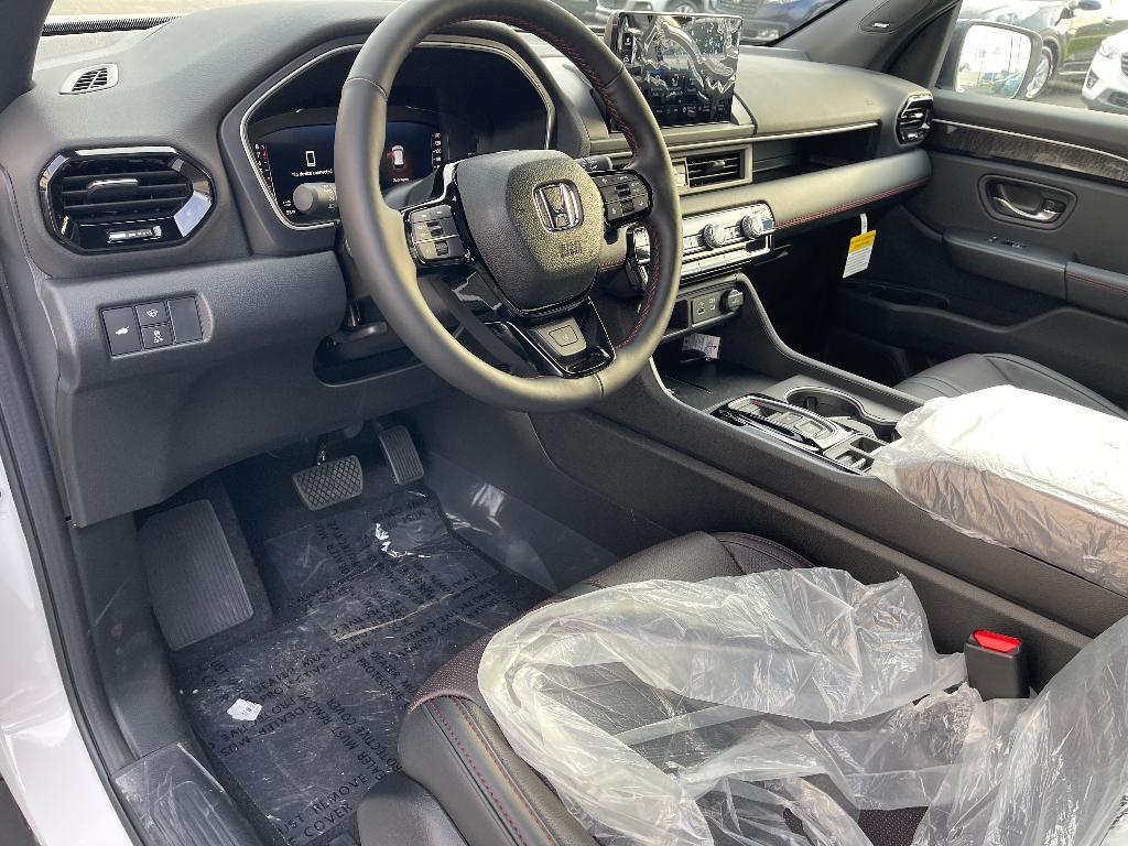 new 2025 Honda Pilot car, priced at $52,674
