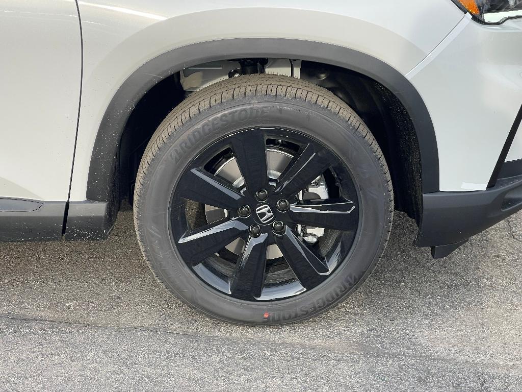 new 2025 Honda Pilot car, priced at $52,674
