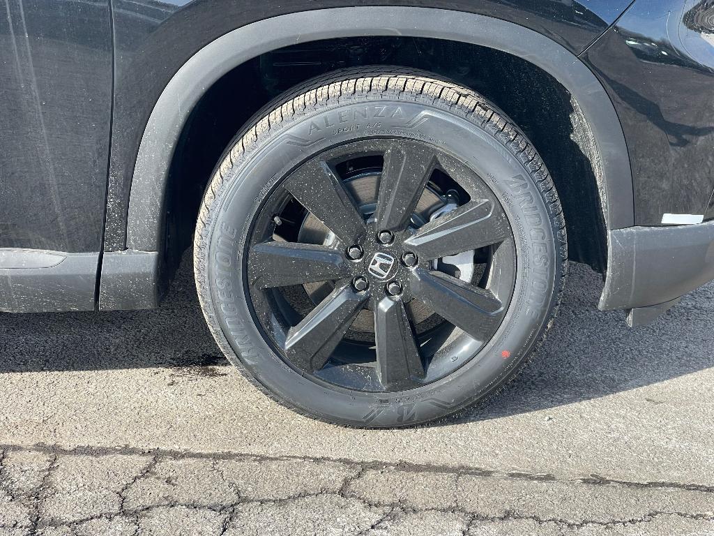 new 2025 Honda Pilot car, priced at $52,565