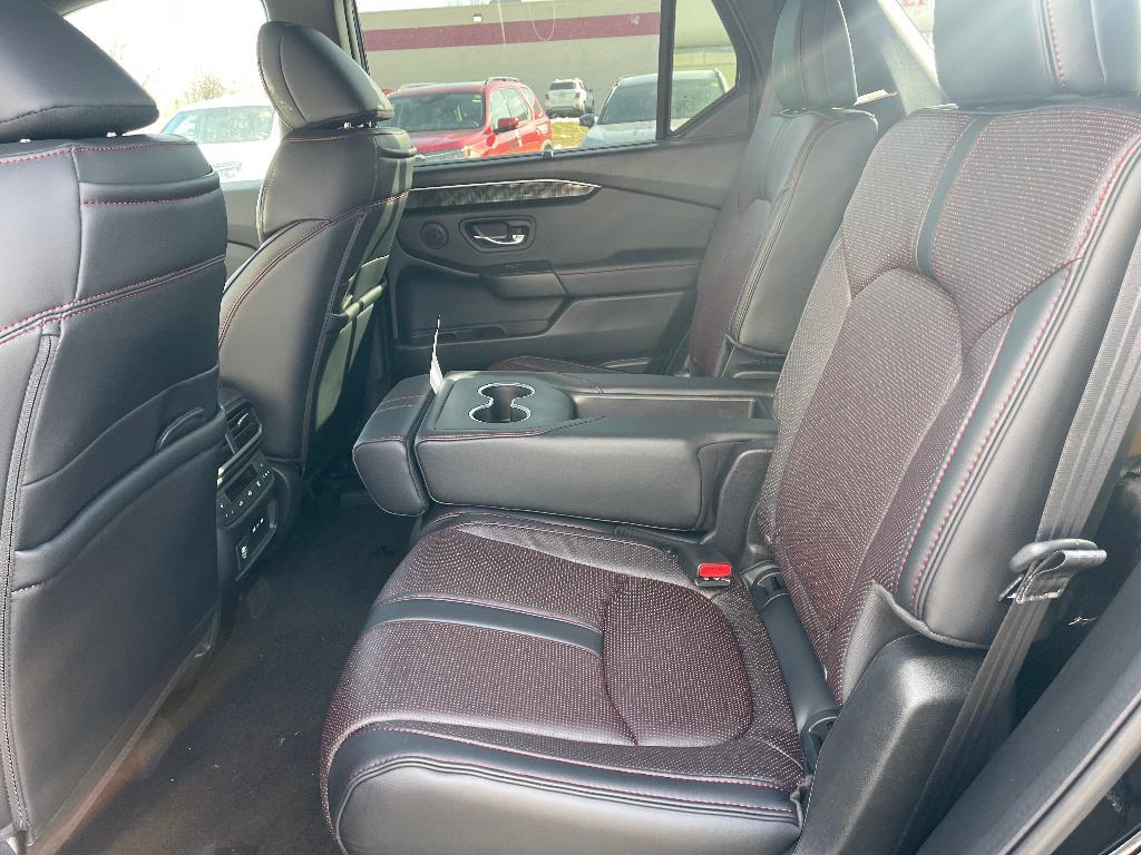 new 2025 Honda Pilot car, priced at $52,565