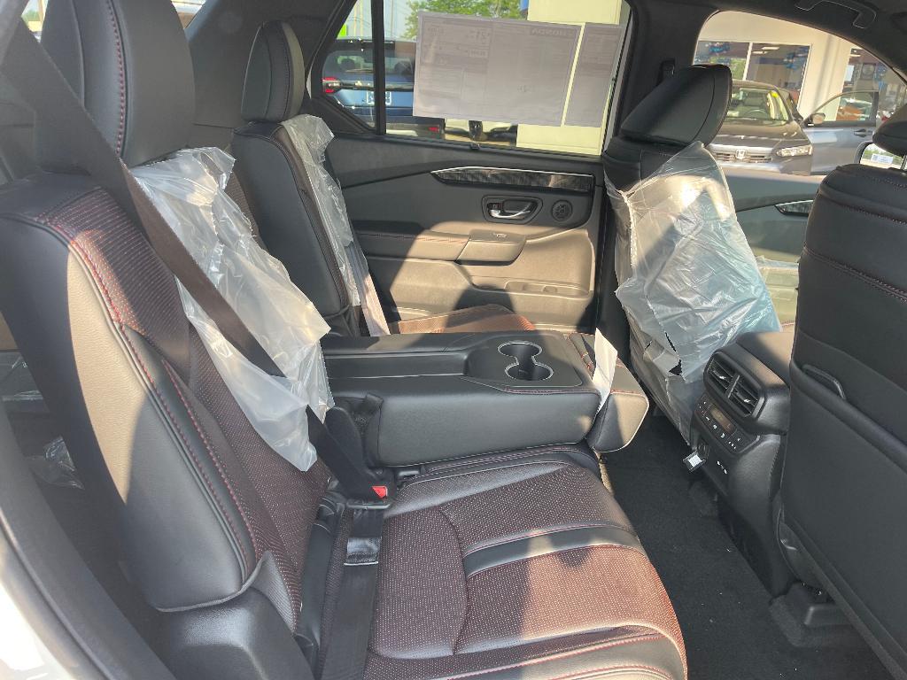 new 2025 Honda Pilot car, priced at $52,231