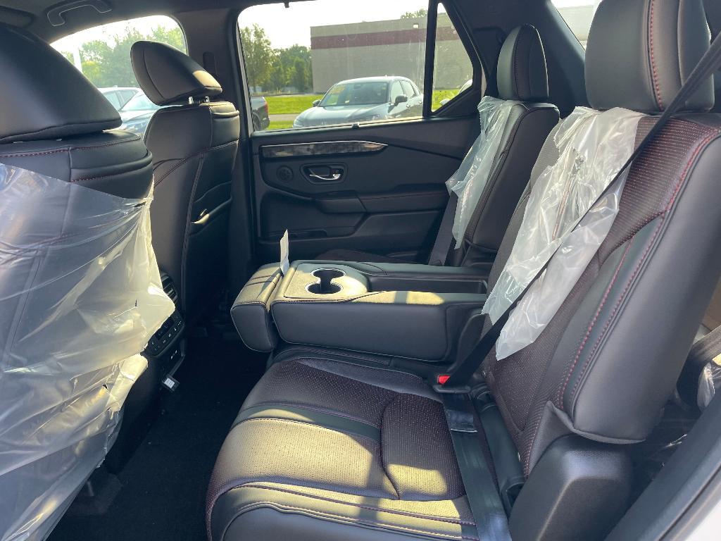 new 2025 Honda Pilot car, priced at $52,231