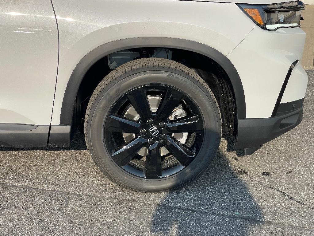 new 2025 Honda Pilot car, priced at $52,231