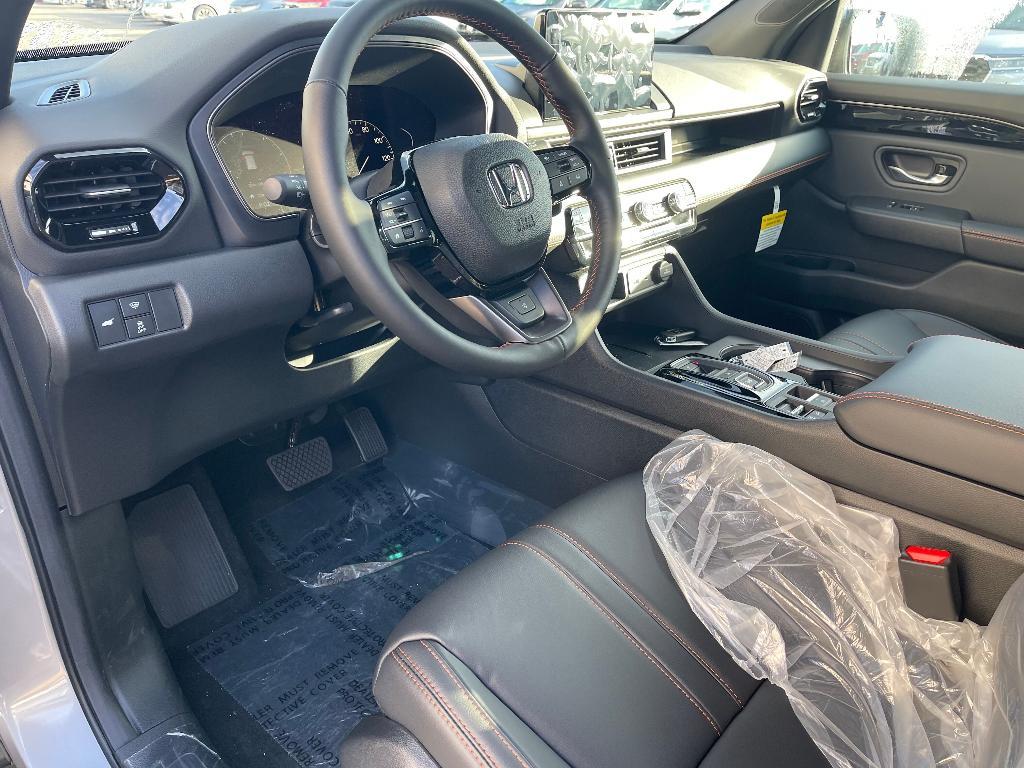 new 2025 Honda Pilot car, priced at $46,432