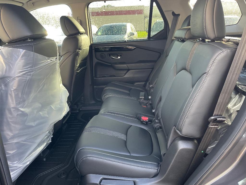 new 2025 Honda Pilot car, priced at $42,868
