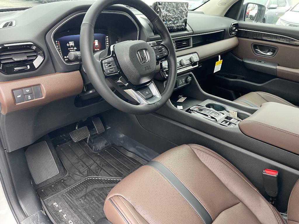 new 2025 Honda Pilot car, priced at $50,704