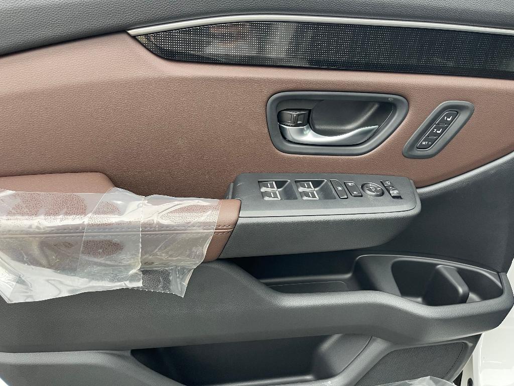 new 2025 Honda Pilot car, priced at $50,704