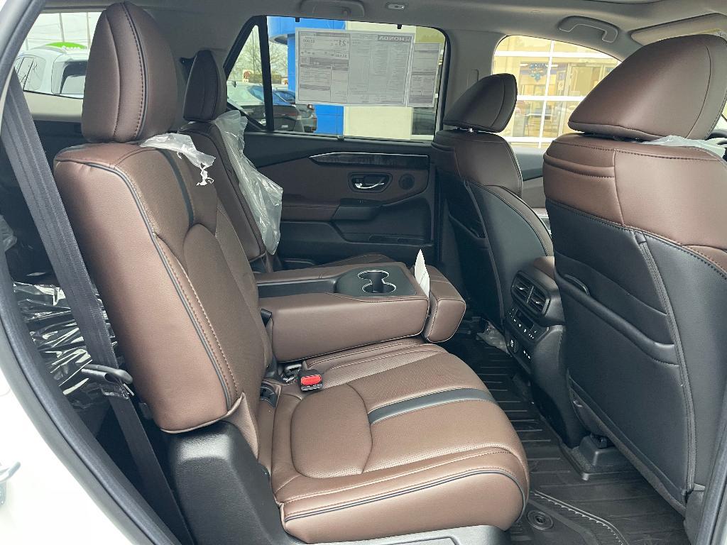 new 2025 Honda Pilot car, priced at $50,704