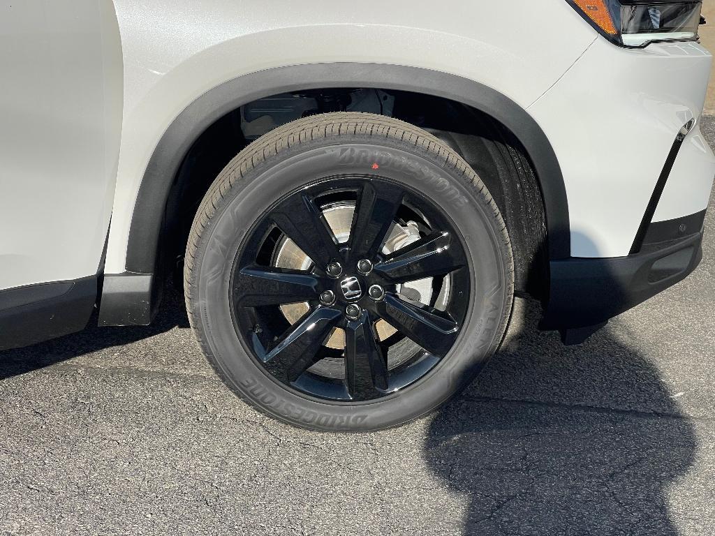 new 2025 Honda Pilot car, priced at $54,985