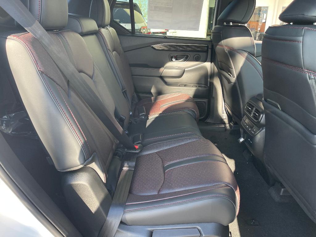 new 2025 Honda Pilot car, priced at $54,985