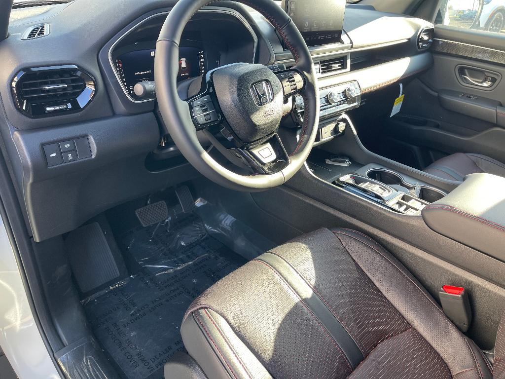 new 2025 Honda Pilot car, priced at $54,985