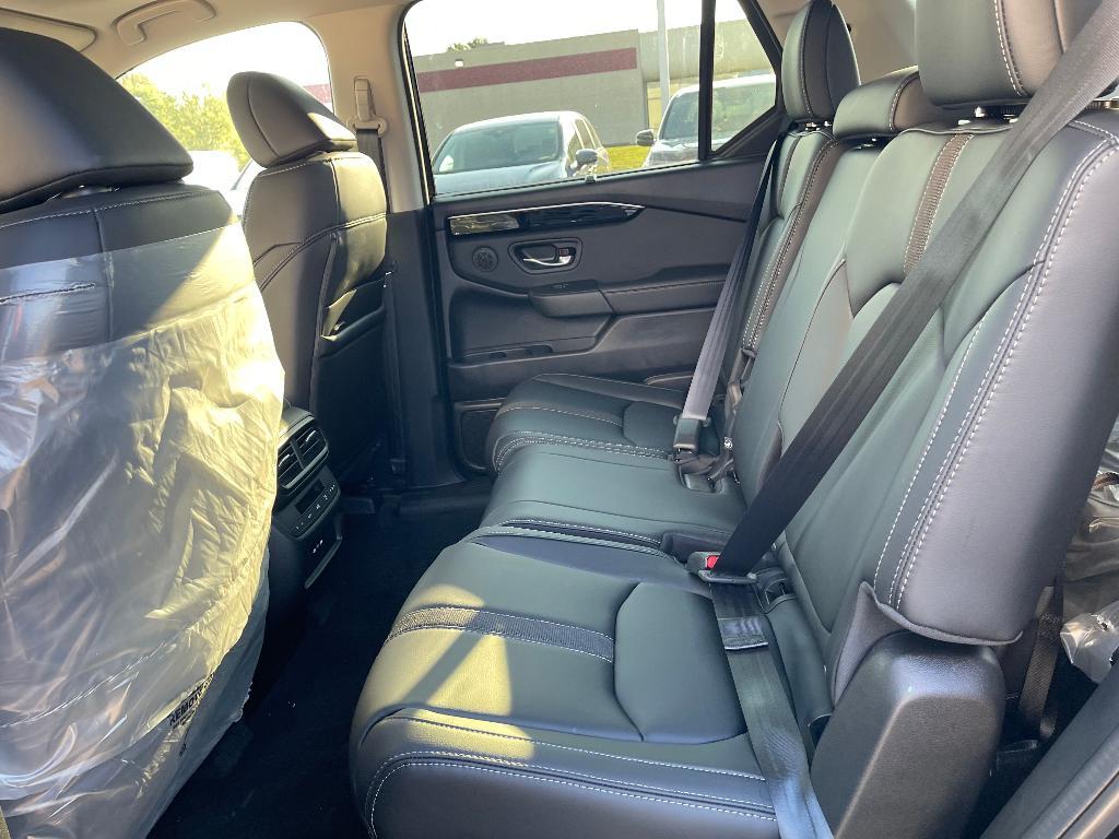 new 2025 Honda Pilot car, priced at $48,839