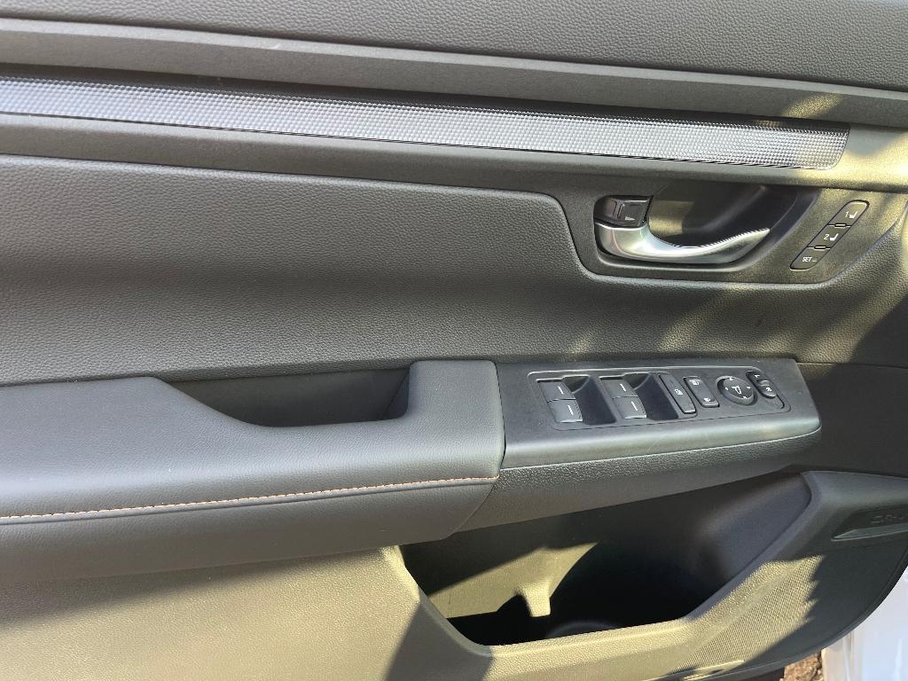 used 2025 Honda CR-V Hybrid car, priced at $38,500