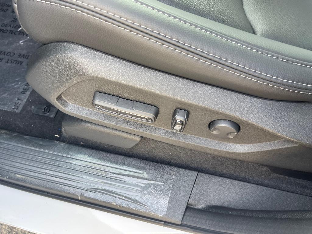 new 2025 Honda Pilot car, priced at $43,842