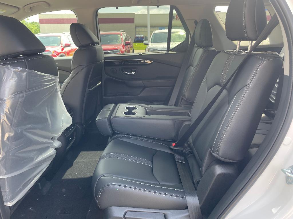 new 2025 Honda Pilot car, priced at $43,842