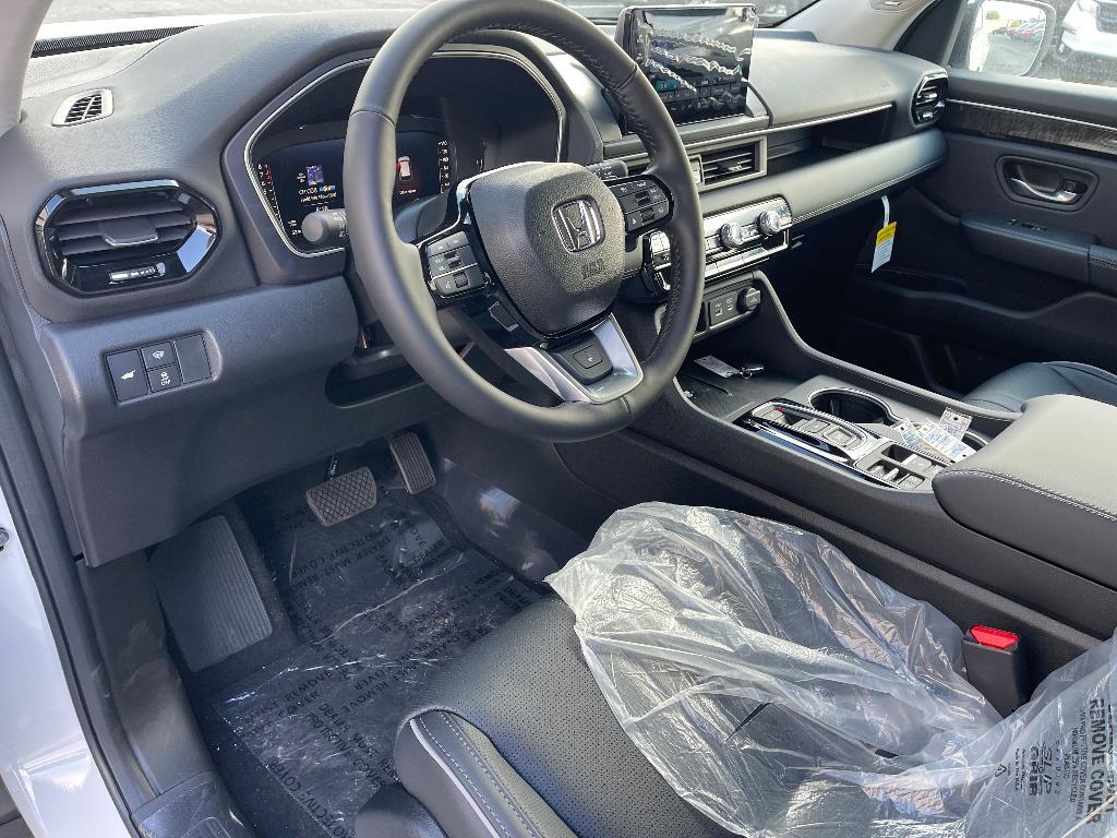 new 2025 Honda Pilot car, priced at $51,054