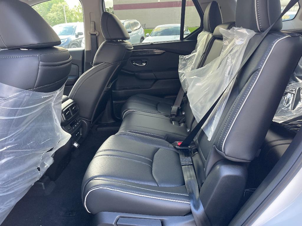 new 2025 Honda Pilot car, priced at $51,054